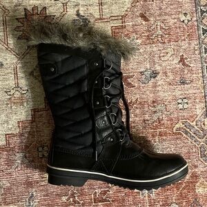 Sorel Black Quilted Winter Boots with Fur Trim